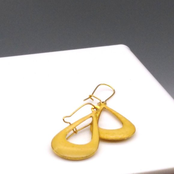 Vintage Reversible Puffy Teardrop Dangle Earrings, Classic Beige Enamel and Gold - Picture 3 of 5